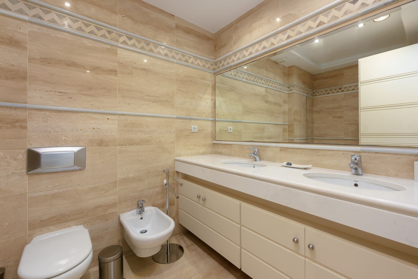 3 soverom Penthouse til salgs i Marbella med svømmebasseng garasje - € 2 695 000 (Ref: 8895982)