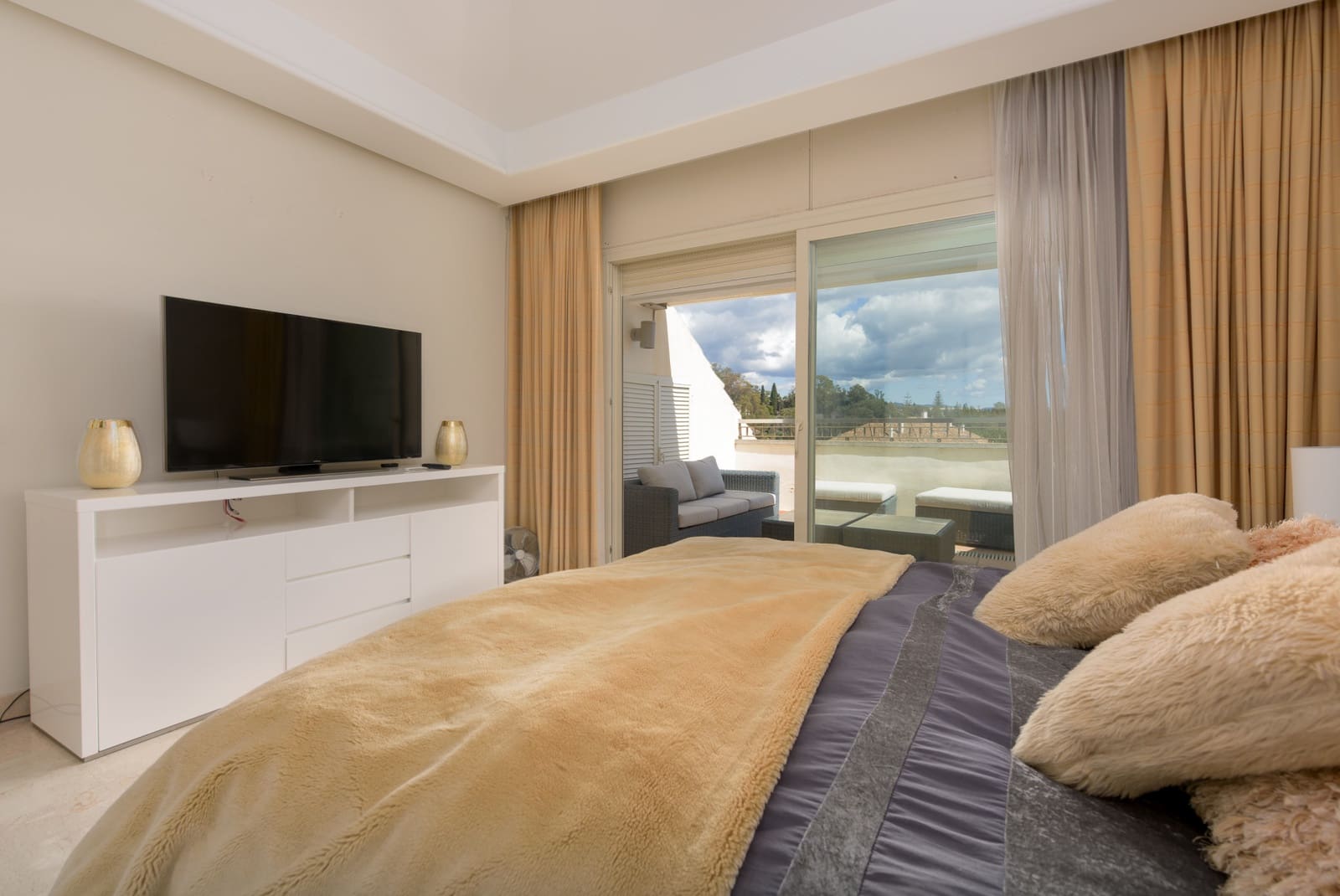 3 soverom Penthouse til salgs i Marbella med svømmebasseng garasje - € 2 695 000 (Ref: 8895982)