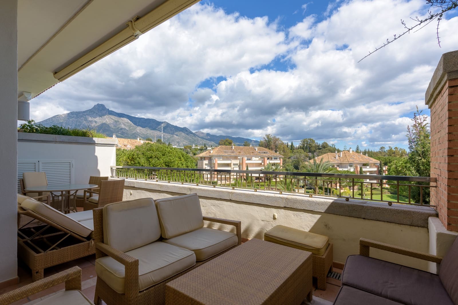 3 soverom Penthouse til salgs i Marbella med svømmebasseng garasje - € 2 695 000 (Ref: 8895982)