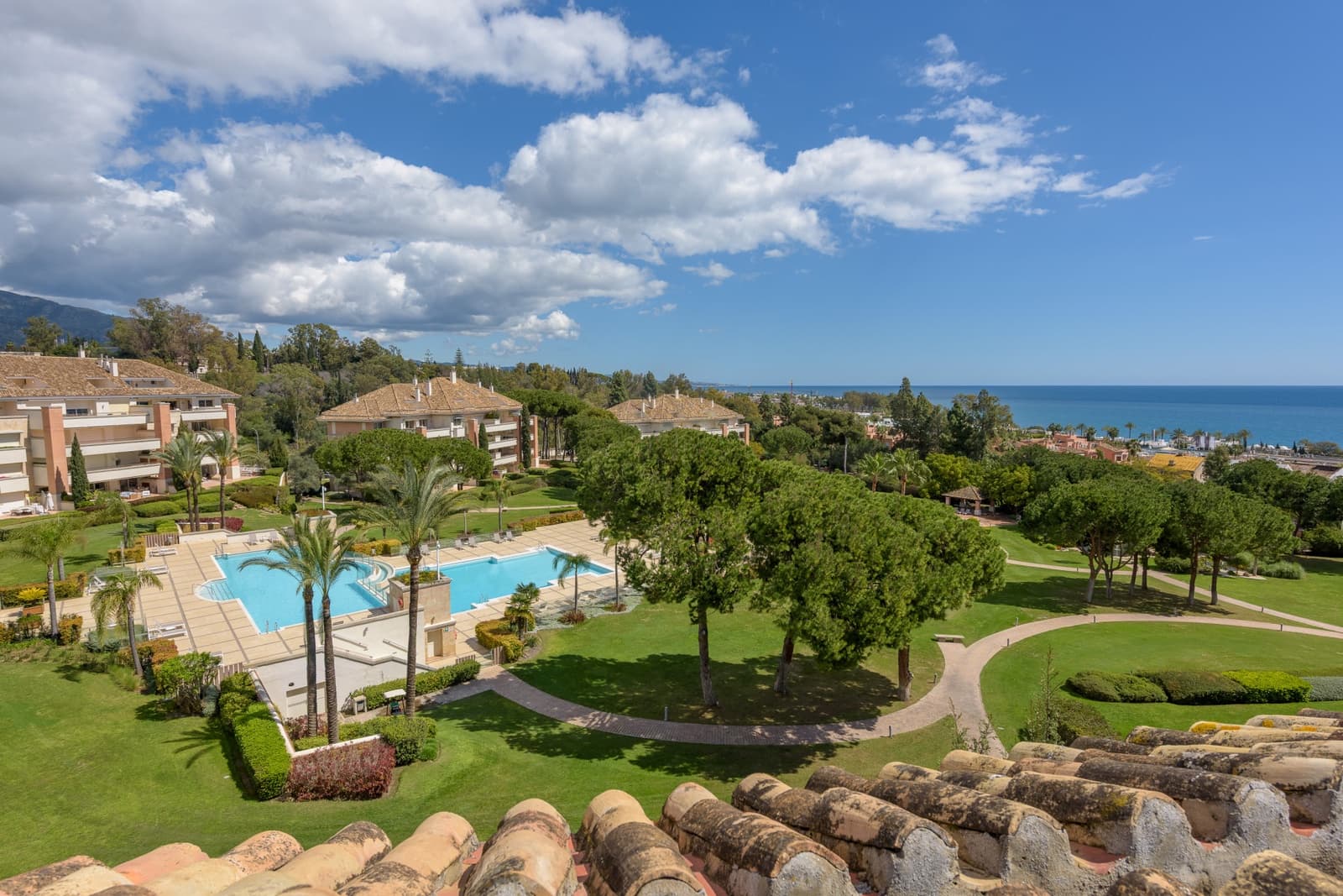 3 soverom Penthouse til salgs i Marbella med svømmebasseng garasje - € 2 695 000 (Ref: 8895982)