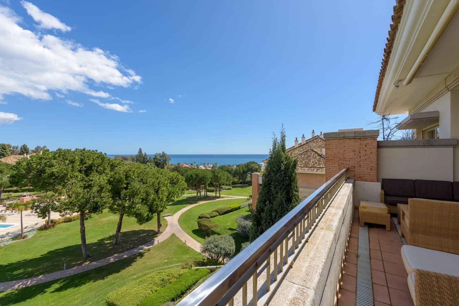 3 soverom Penthouse til salgs i Marbella med svømmebasseng garasje - € 2 695 000 (Ref: 8895982)
