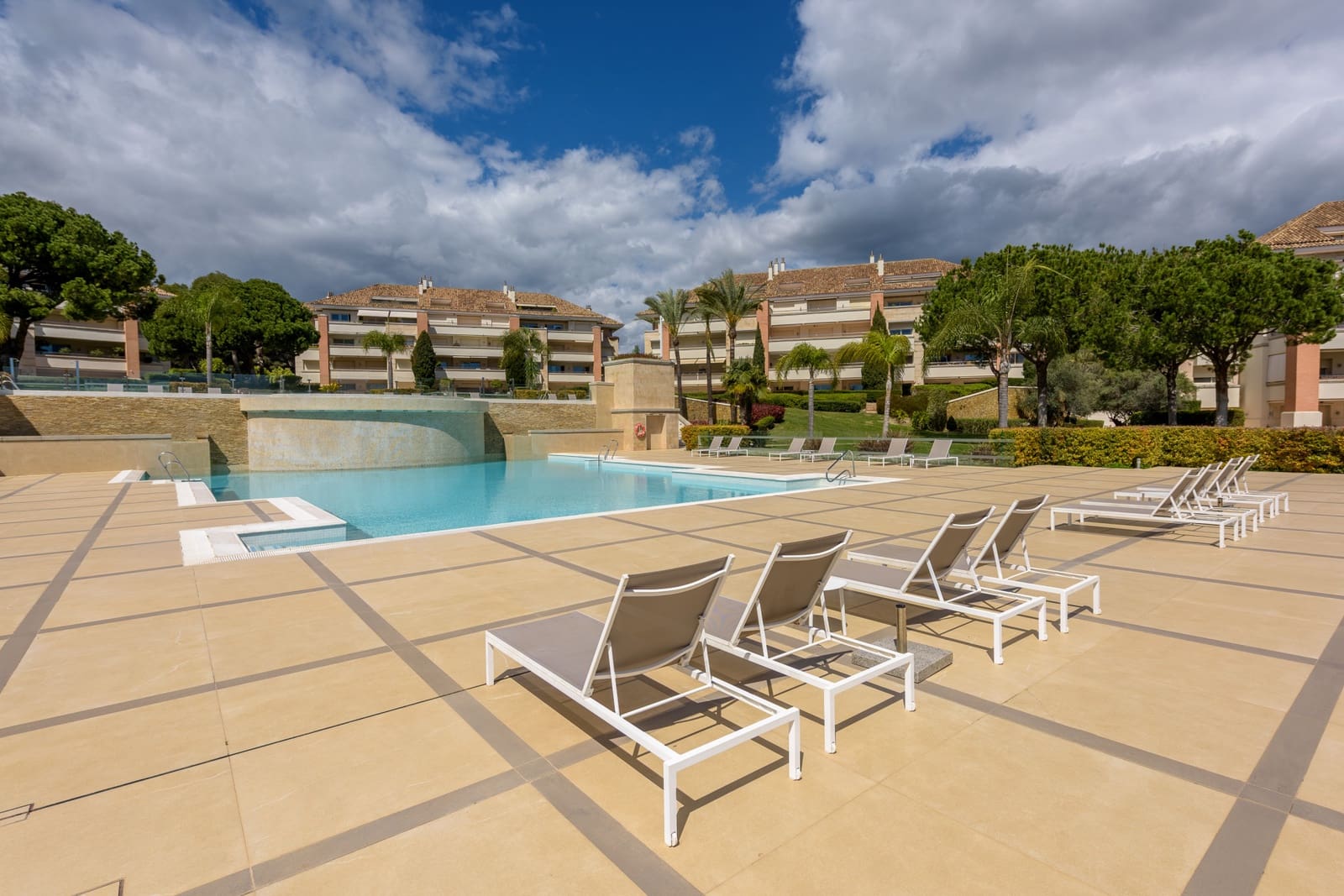 3 soverom Penthouse til salgs i Marbella med svømmebasseng garasje - € 2 695 000 (Ref: 8895982)