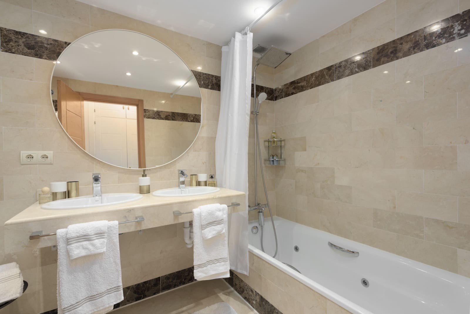 3 sovrum Hus till salu i Benahavis med pool garage - 649 950 € (Ref: 8940301)