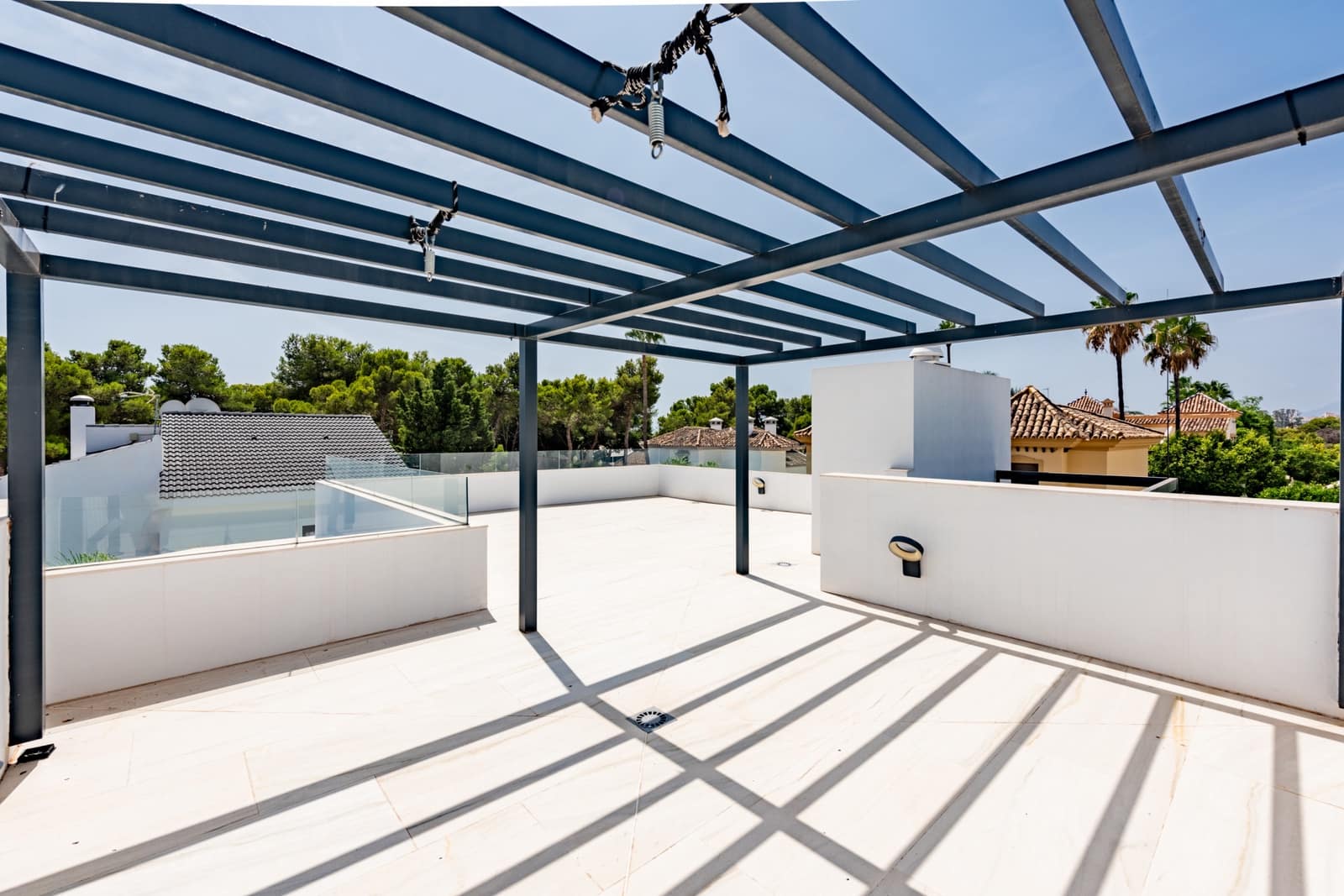 5 bedroom Villa for sale in Nueva Andalucia with pool garage - € 1,895,000 (Ref: 8949894)