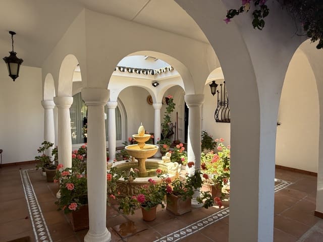 6 bedroom Villa for sale in Golden Mile, Marbella with pool garage - € 3,250,000 (Ref: 9019627)