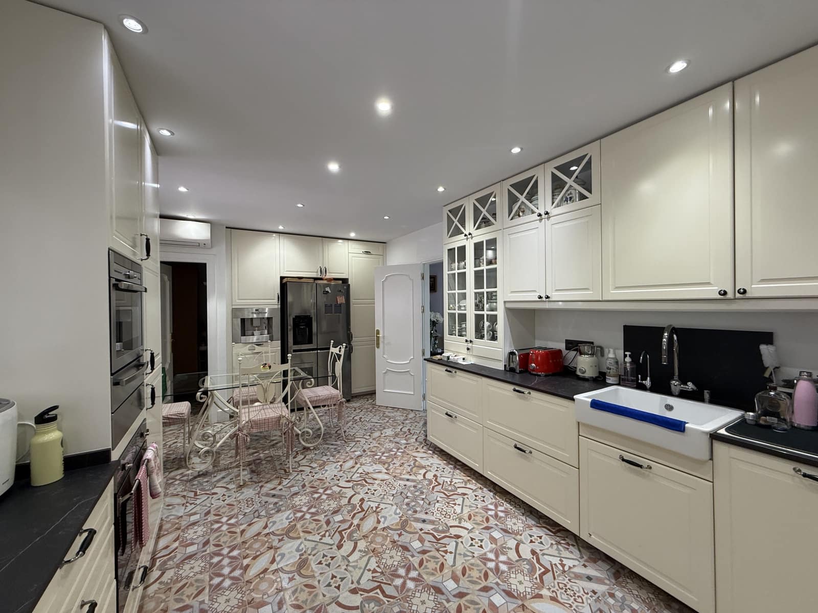 6 bedroom Villa for sale in Golden Mile with pool garage - € 3,250,000 (Ref: 9019627)