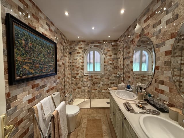 6 bedroom Villa for sale in Golden Mile, Marbella with pool garage - € 3,250,000 (Ref: 9019627)