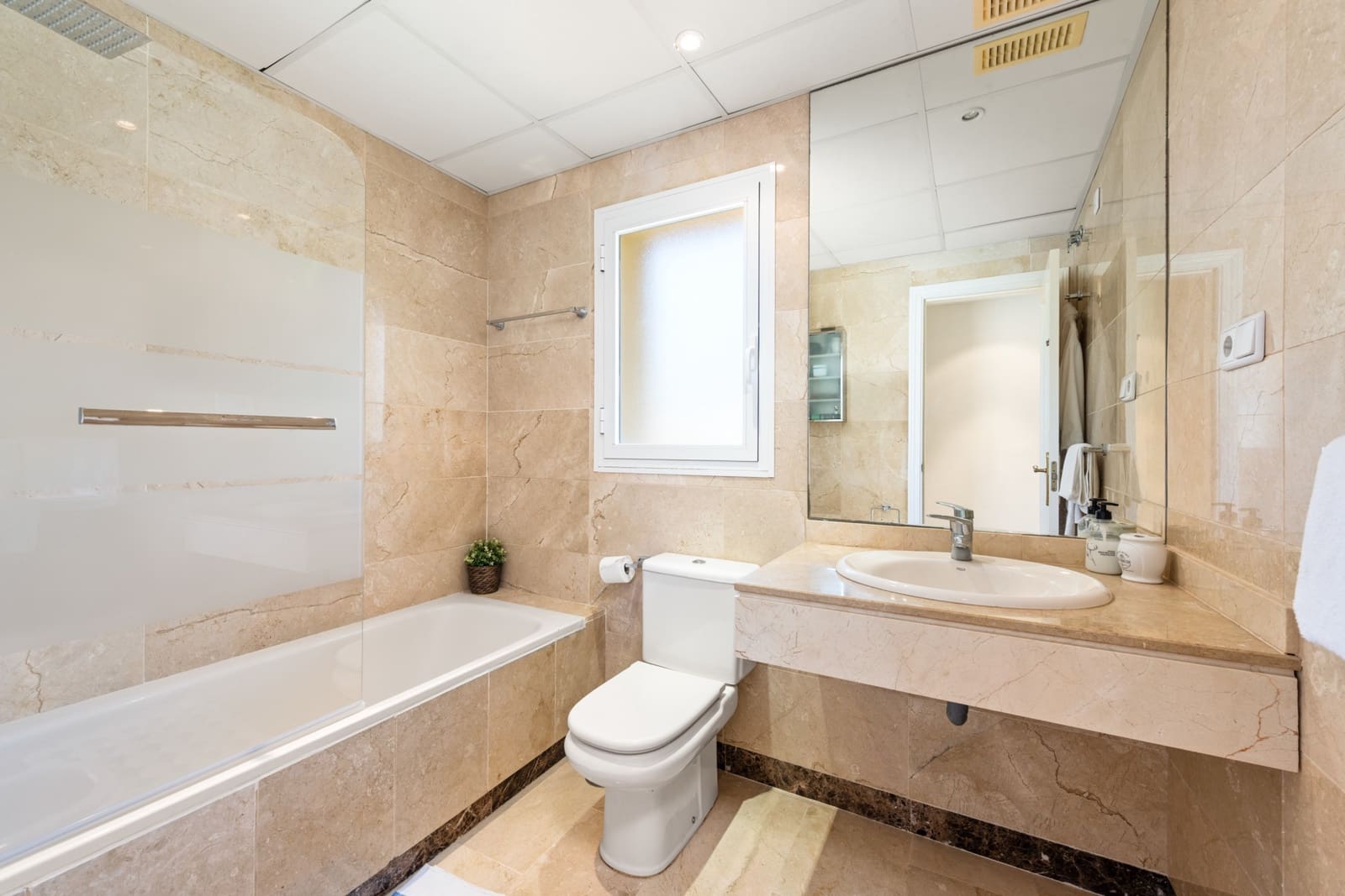 2 bedroom Apartment for sale in Bel-Air with pool garage - € 340,000 (Ref: 9041664)