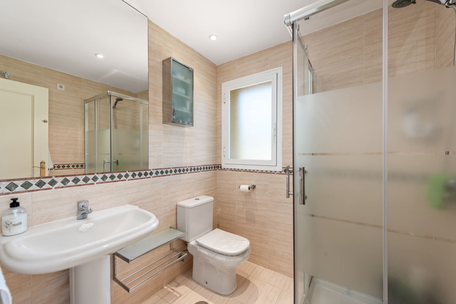 2 bedroom Apartment for sale in Bel-Air with pool garage - € 340,000 (Ref: 9041664)