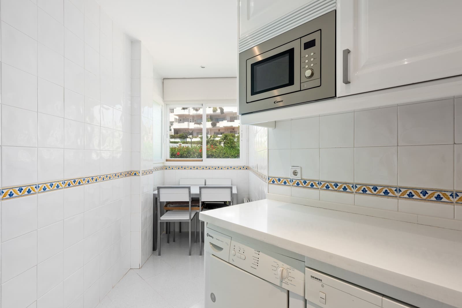 2 bedroom Apartment for sale in Bel-Air with pool garage - € 340,000 (Ref: 9041664)