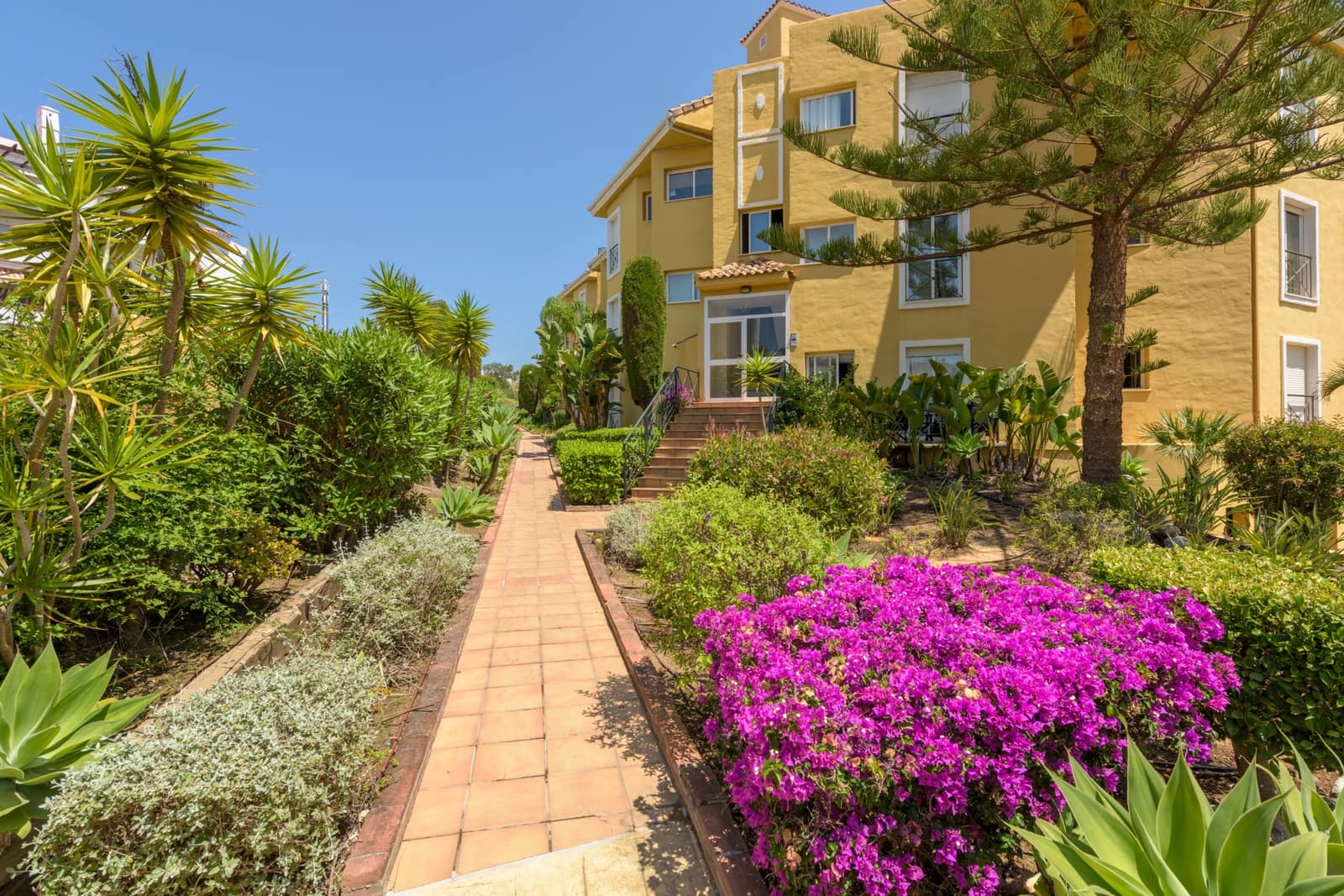 2 bedroom Apartment for sale in Bel-Air with pool garage - € 340,000 (Ref: 9041664)