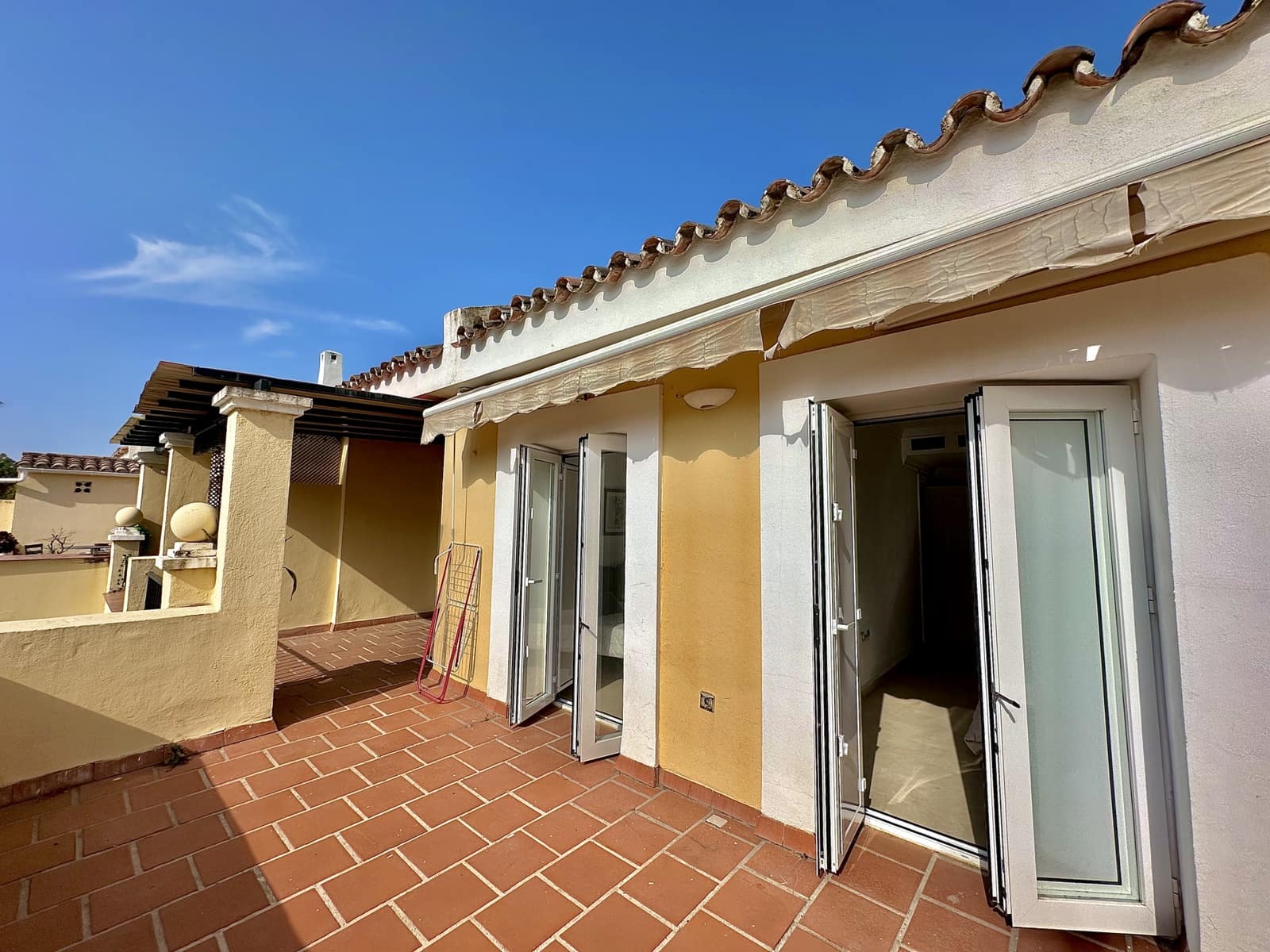 2 soveværelse Penthouse til salg i Benahavis med swimmingpool - € 399.000 (Ref: 9058655)