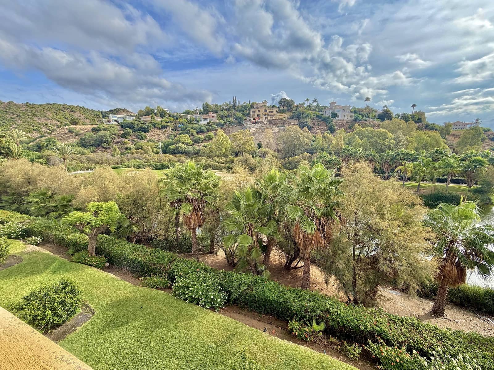 2 soveværelse Penthouse til salg i Benahavis med swimmingpool - € 399.000 (Ref: 9058655)