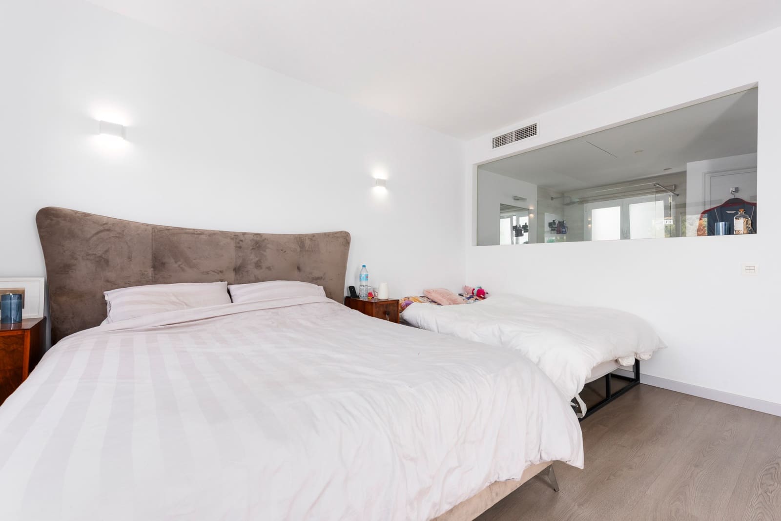 4 soveværelse Byhus til salg i La Quinta med garage - € 799.000 (Ref: 9159049)