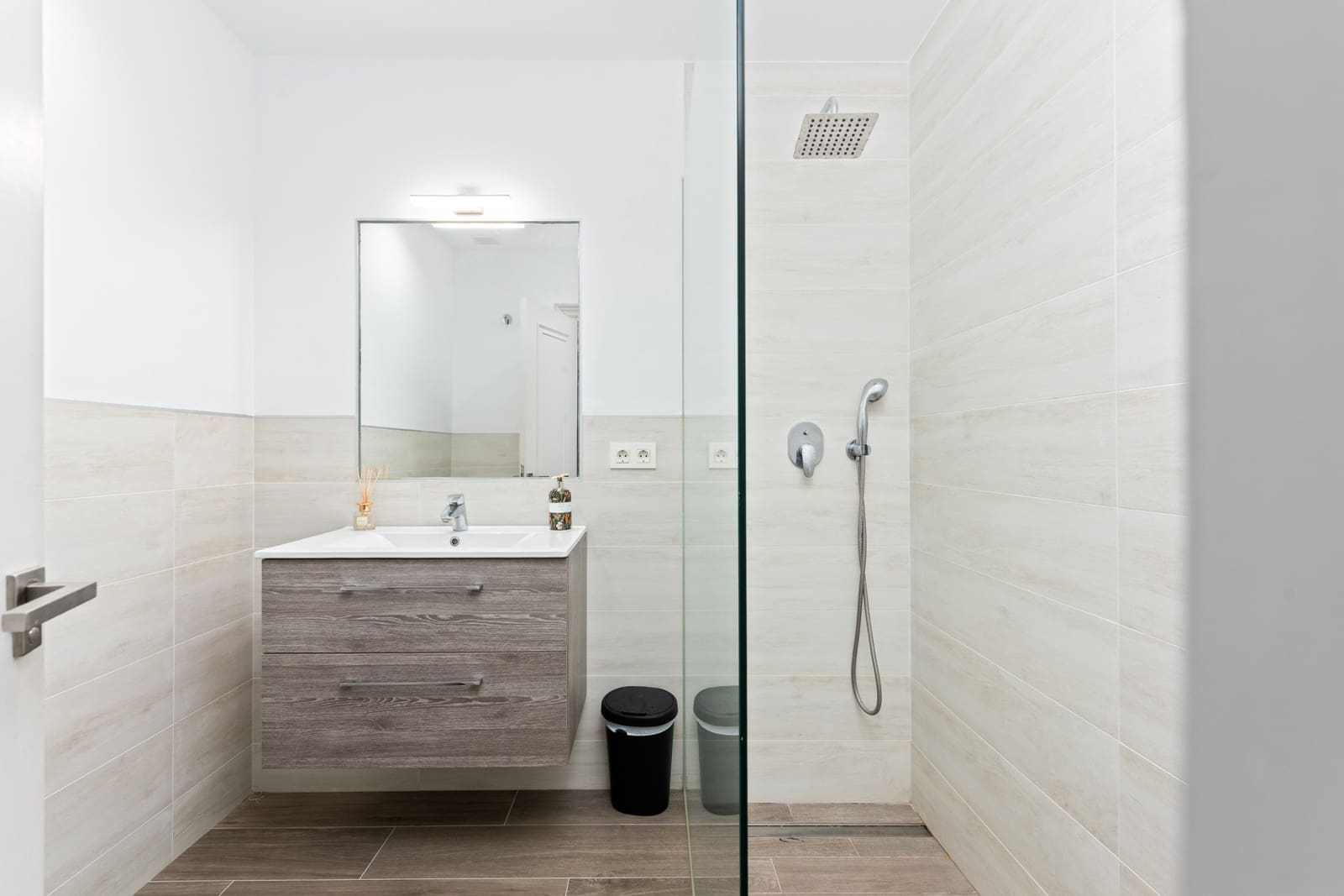 4 soveværelse Byhus til salg i La Quinta med garage - € 799.000 (Ref: 9159049)