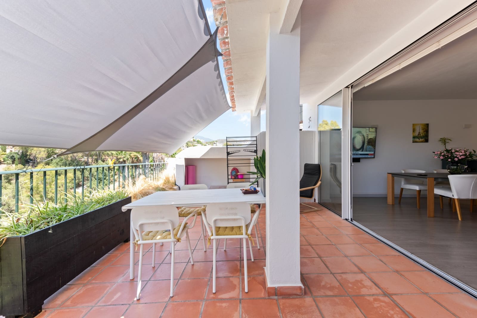 4 soveværelse Byhus til salg i La Quinta med garage - € 799.000 (Ref: 9159049)