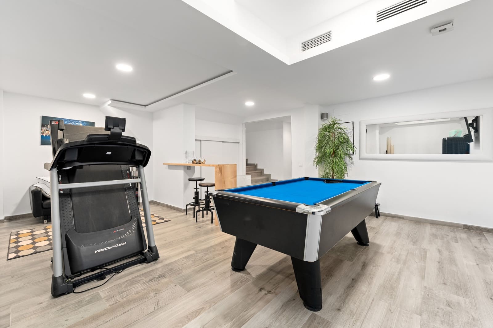 4 soveværelse Byhus til salg i La Quinta med garage - € 799.000 (Ref: 9159049)