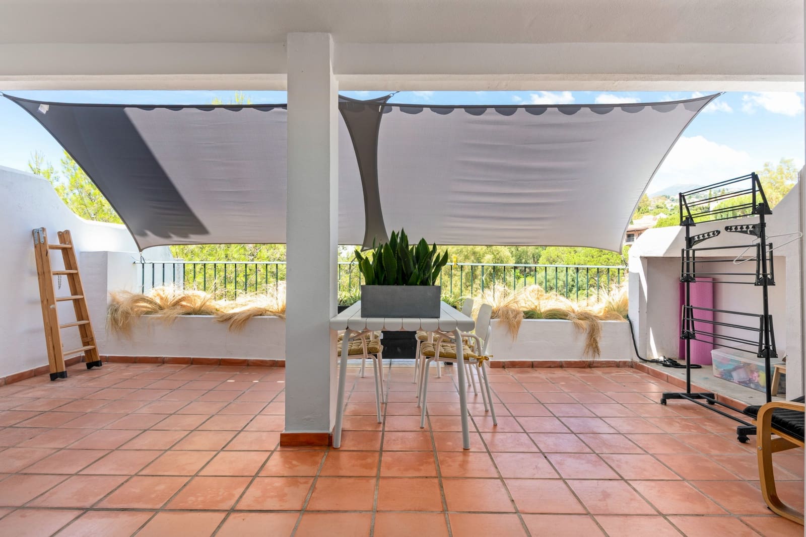 4 soveværelse Byhus til salg i La Quinta med garage - € 799.000 (Ref: 9159049)