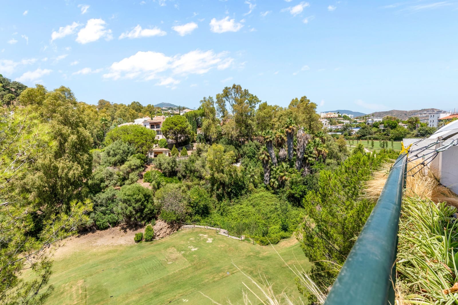 4 soveværelse Byhus til salg i La Quinta med garage - € 799.000 (Ref: 9159049)