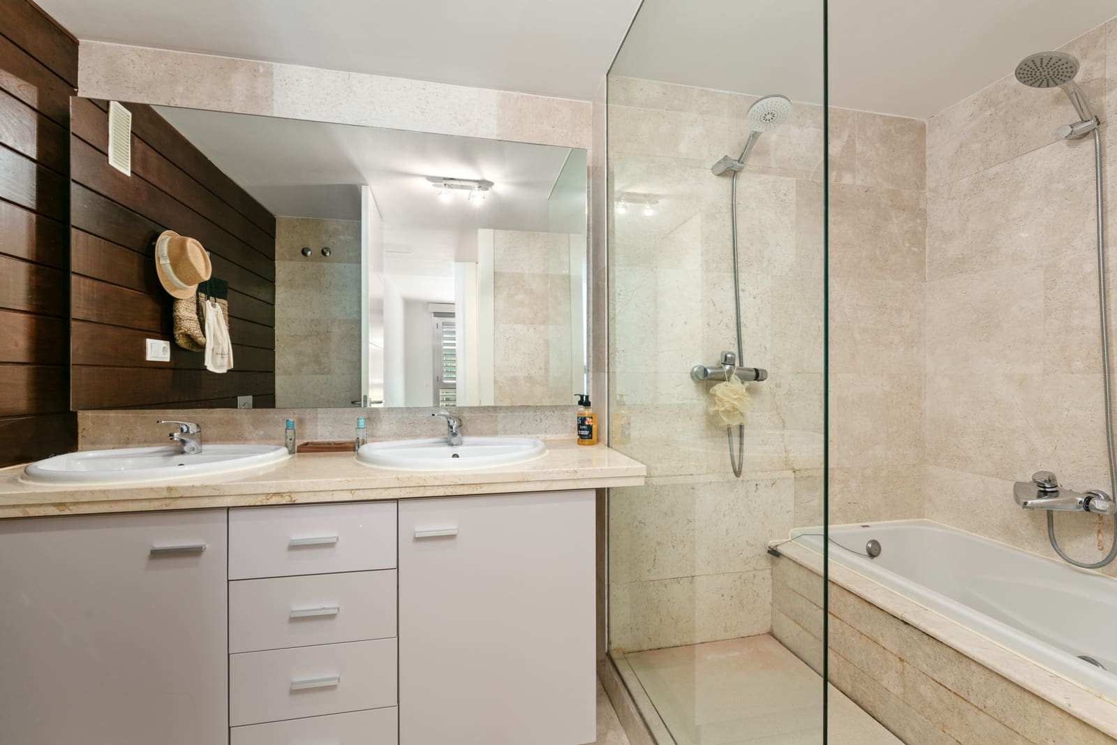 3 sypialnia Apartament na sprzedaż w Manilva z basenem garażem - 349 950 € (Ref: 9201989)