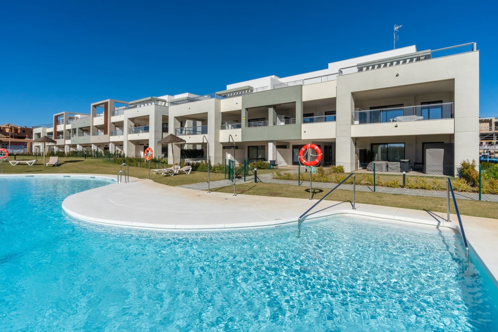 2 soveværelse Lejlighed til salg i Casares med swimmingpool garage - € 395.000 (Ref: 9219460)