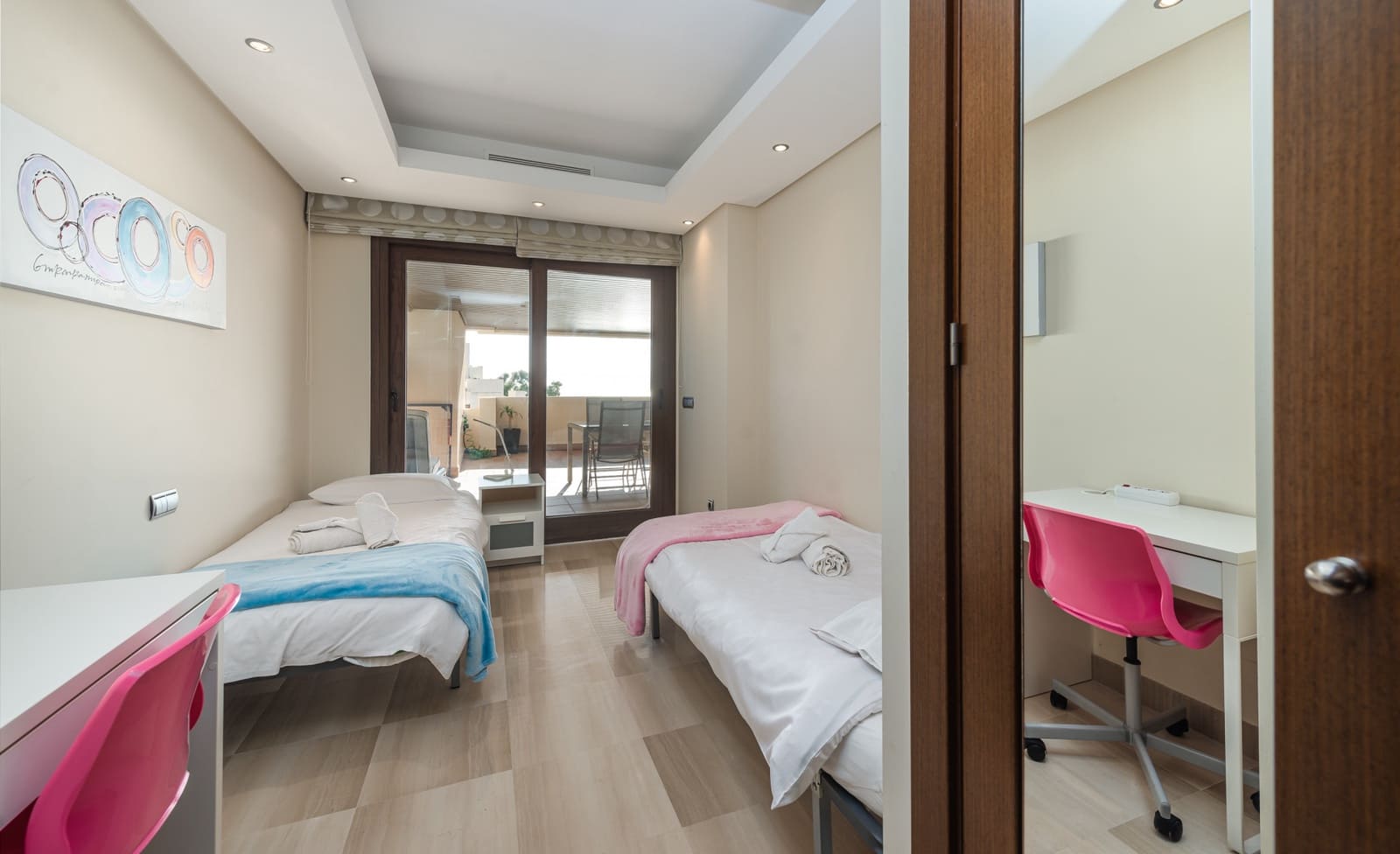 Ático de 2 habitaciones en Estepona en venta con piscina garaje - 630.000 € (Ref: 9242486)