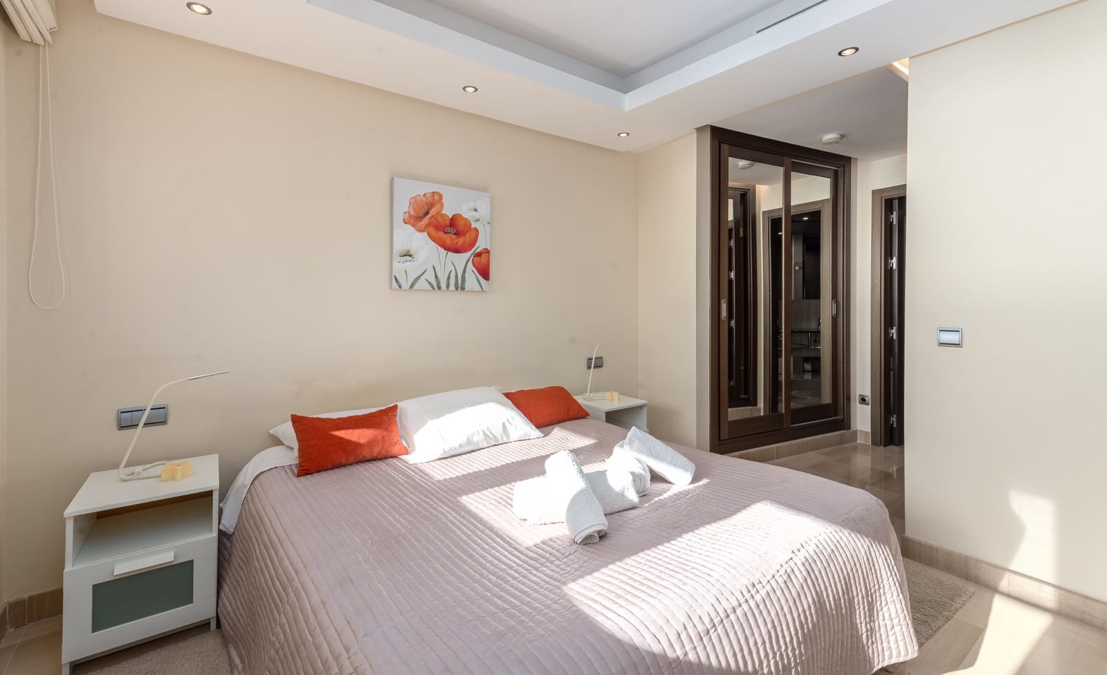 Ático de 2 habitaciones en Estepona en venta con piscina garaje - 630.000 € (Ref: 9242486)