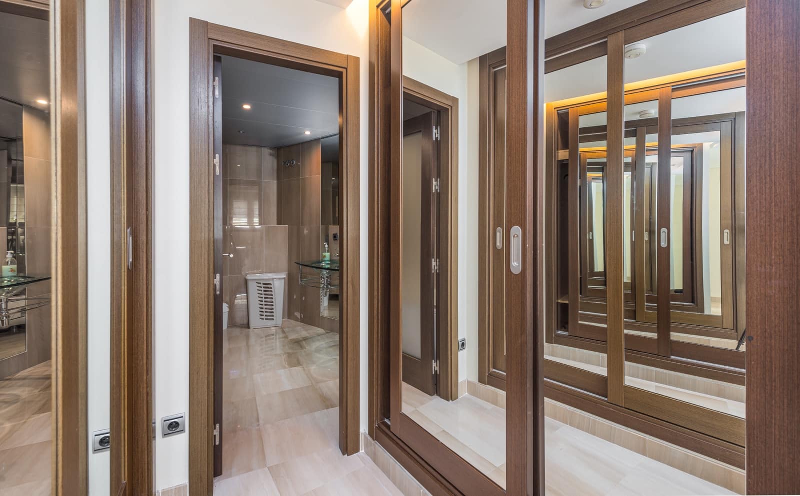 Ático de 2 habitaciones en Estepona en venta con piscina garaje - 630.000 € (Ref: 9242486)