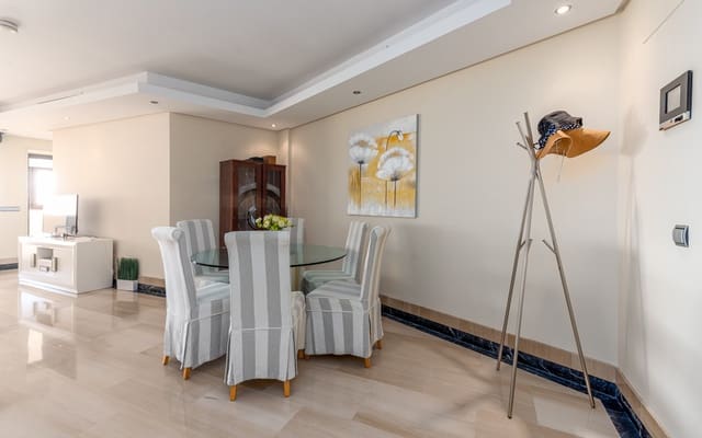 Ático de 2 habitaciones en Estepona en venta con piscina garaje - 630.000 € (Ref: 9242486)