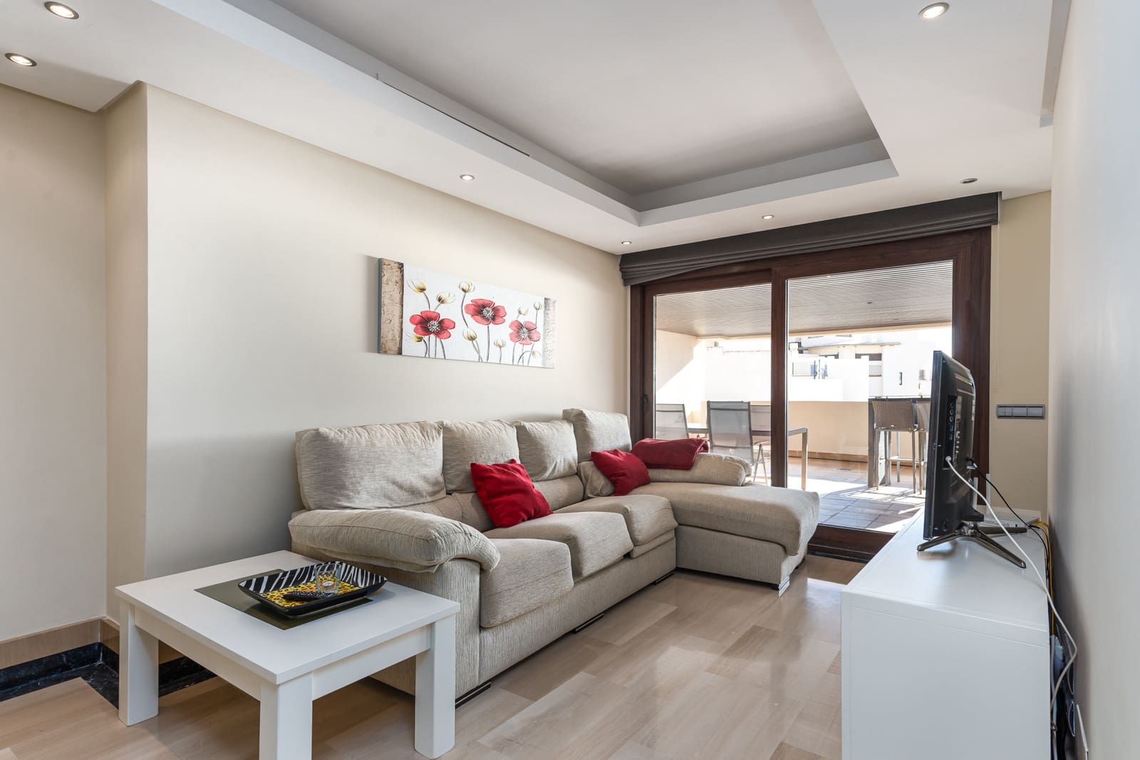 Ático de 2 habitaciones en Estepona en venta con piscina garaje - 630.000 € (Ref: 9242486)