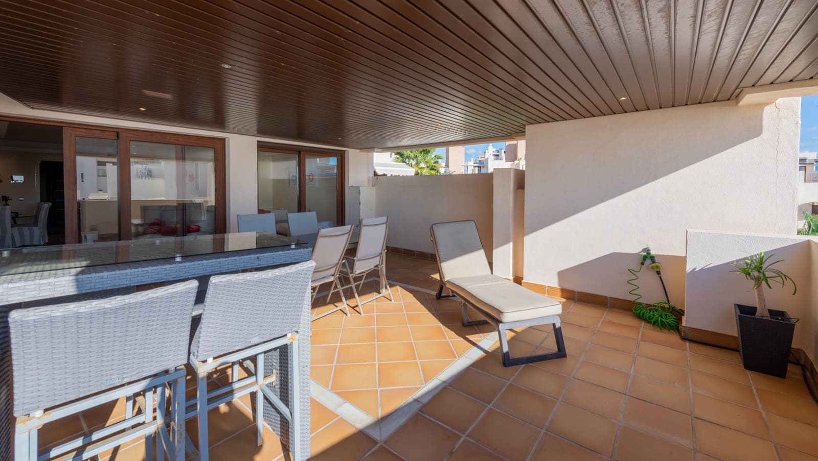 Ático de 2 habitaciones en Estepona en venta con piscina garaje - 630.000 € (Ref: 9242486)