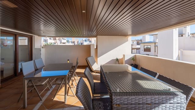 Ático de 2 habitaciones en Estepona en venta con piscina garaje - 630.000 € (Ref: 9242486)