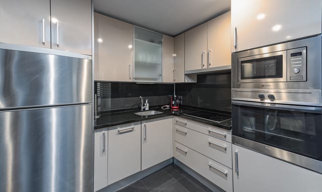 Ático de 2 habitaciones en Estepona en venta con piscina garaje - 630.000 € (Ref: 9242486)