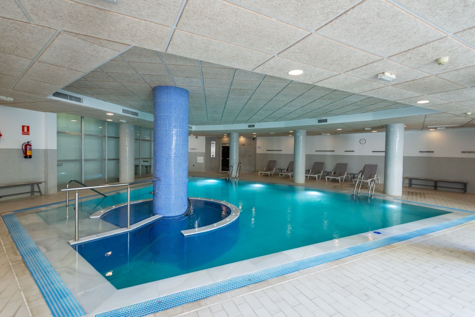 Ático de 2 habitaciones en Estepona en venta con piscina garaje - 630.000 € (Ref: 9242486)