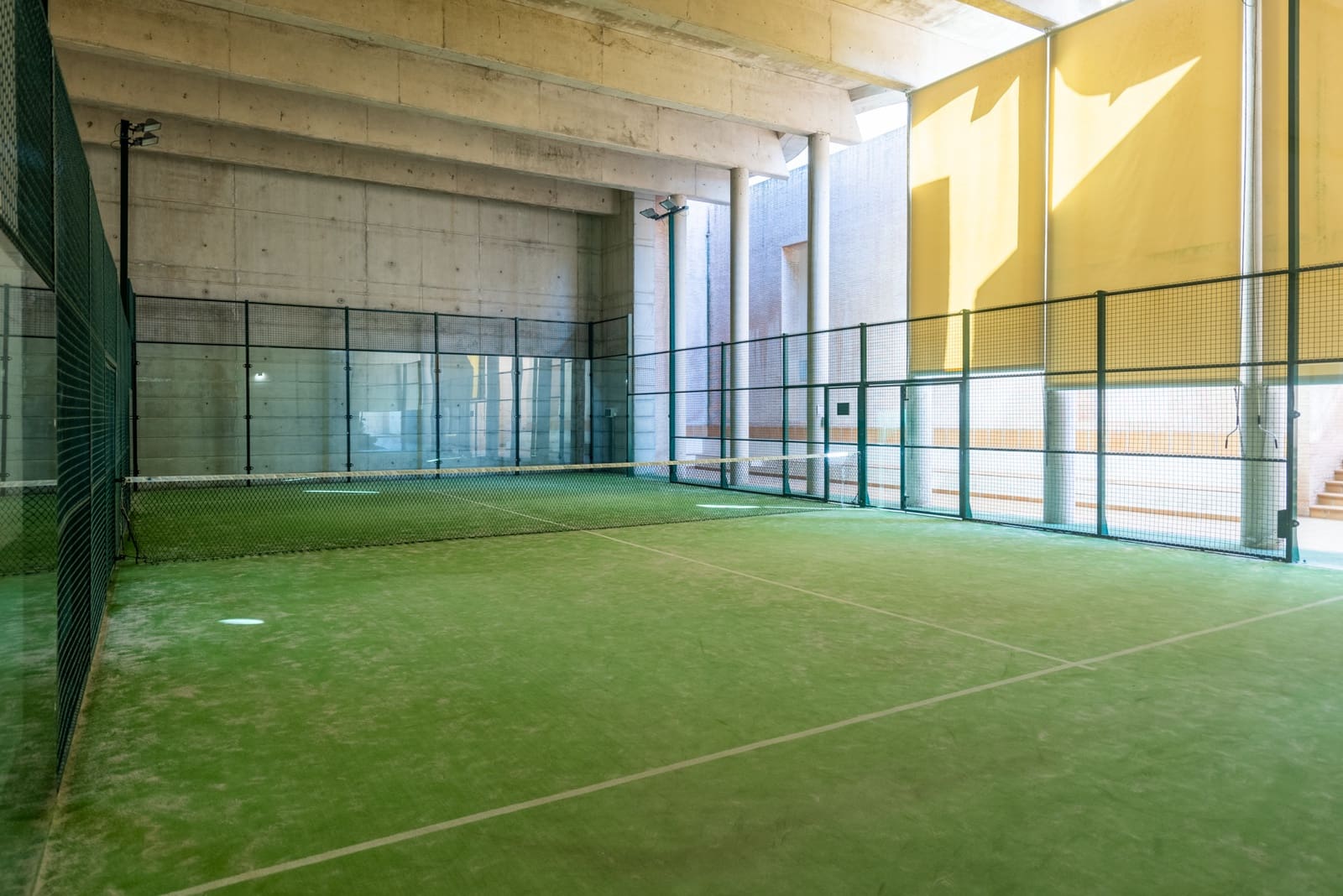 Ático de 2 habitaciones en Estepona en venta con piscina garaje - 630.000 € (Ref: 9242486)