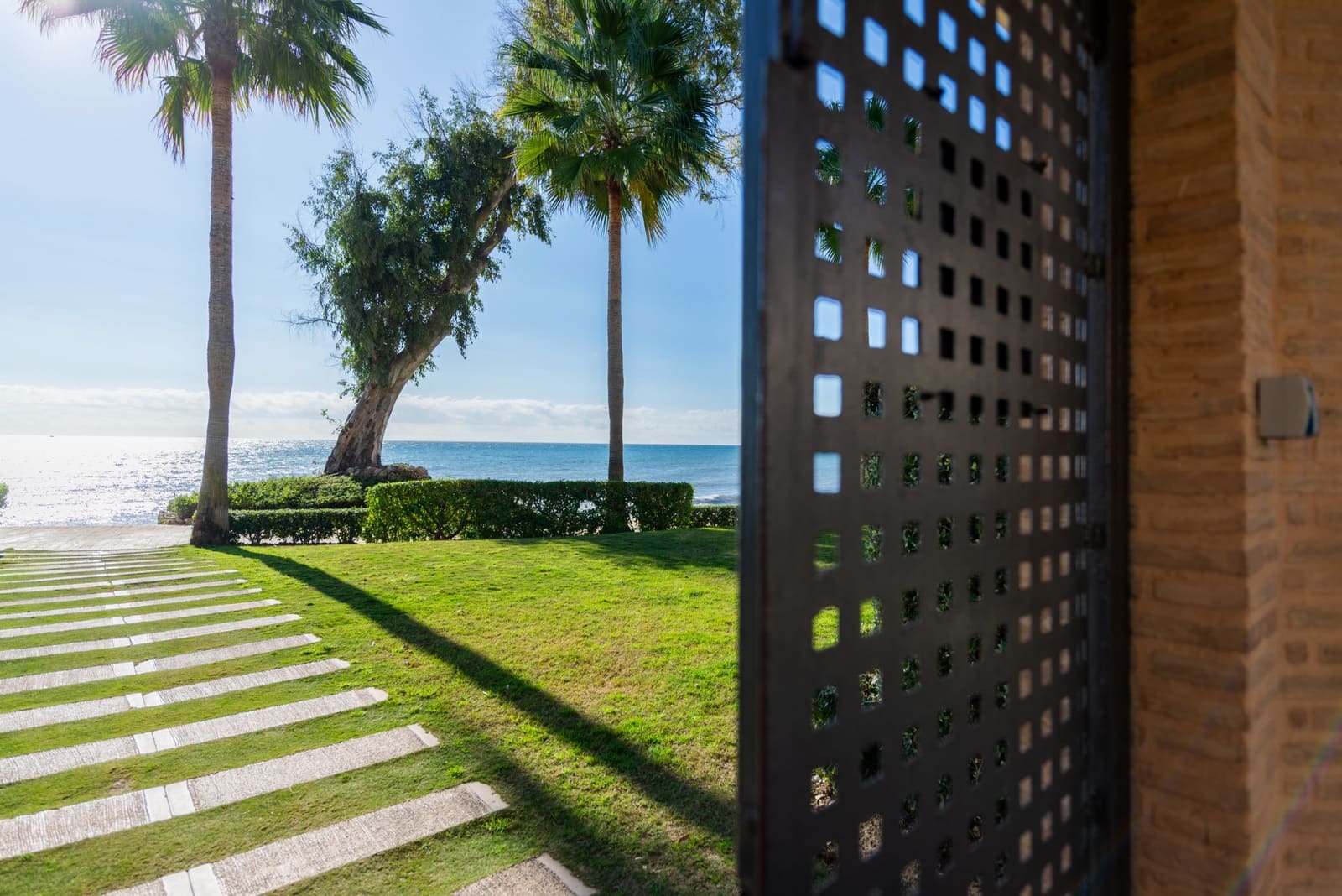 Ático de 2 habitaciones en Estepona en venta con piscina garaje - 630.000 € (Ref: 9242486)