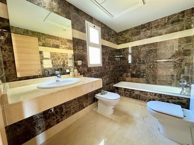 3 sovrum Semi-fristående Villa till salu i Benahavís med pool garage - 649 900 € (Ref: 9246187)