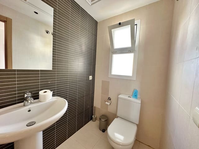 3 quarto Moradia Geminada para venda em Benahavís com piscina garagem - 649 900 € (Ref: 9246187)