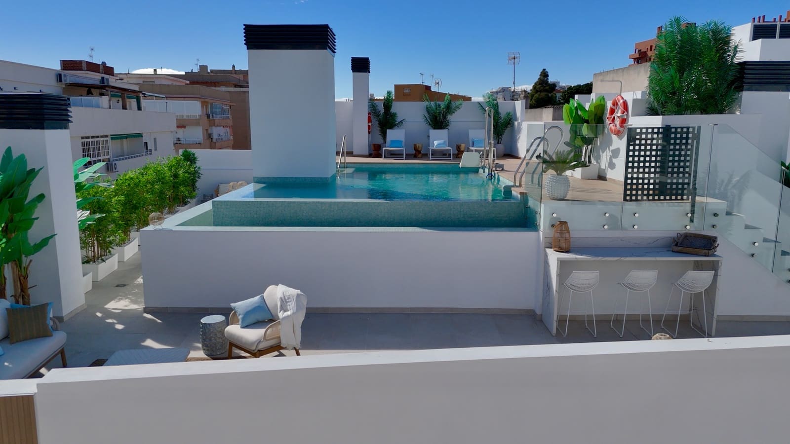2 sypialnia Penthouse na sprzedaż w Estepona z basenem garażem - 669 500 € (Ref: 9251629)