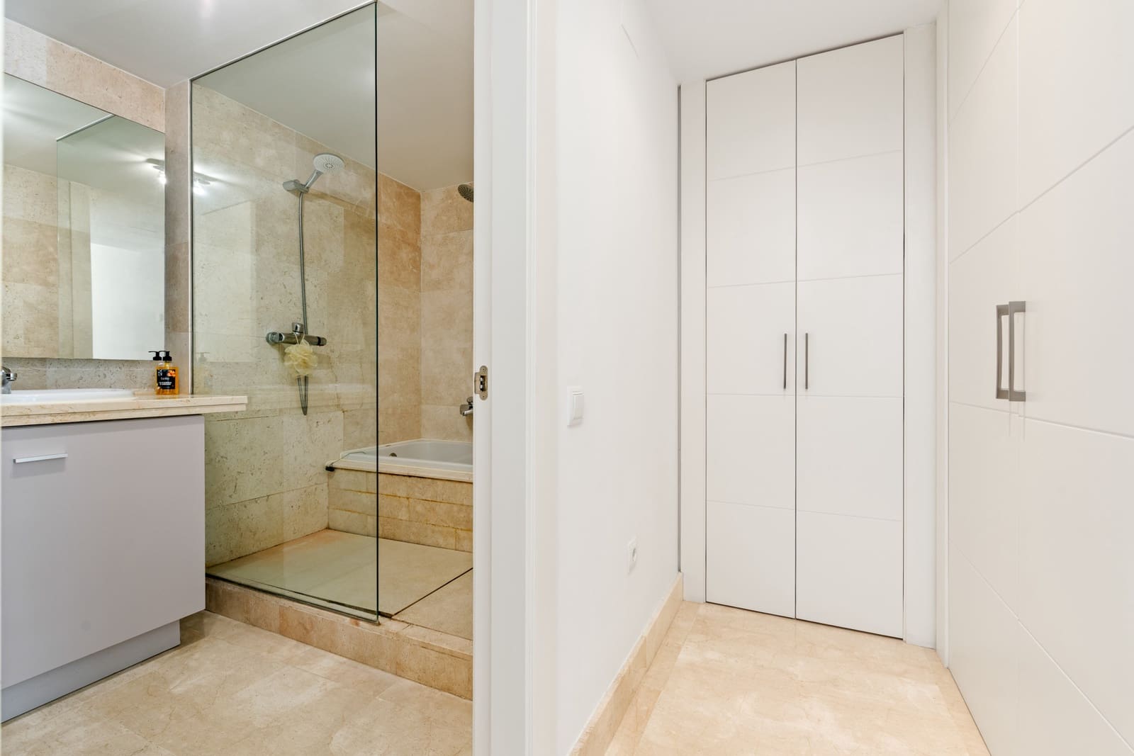 3 sypialnia Apartament na sprzedaż w Manilva z basenem garażem - 349 950 € (Ref: 9293475)