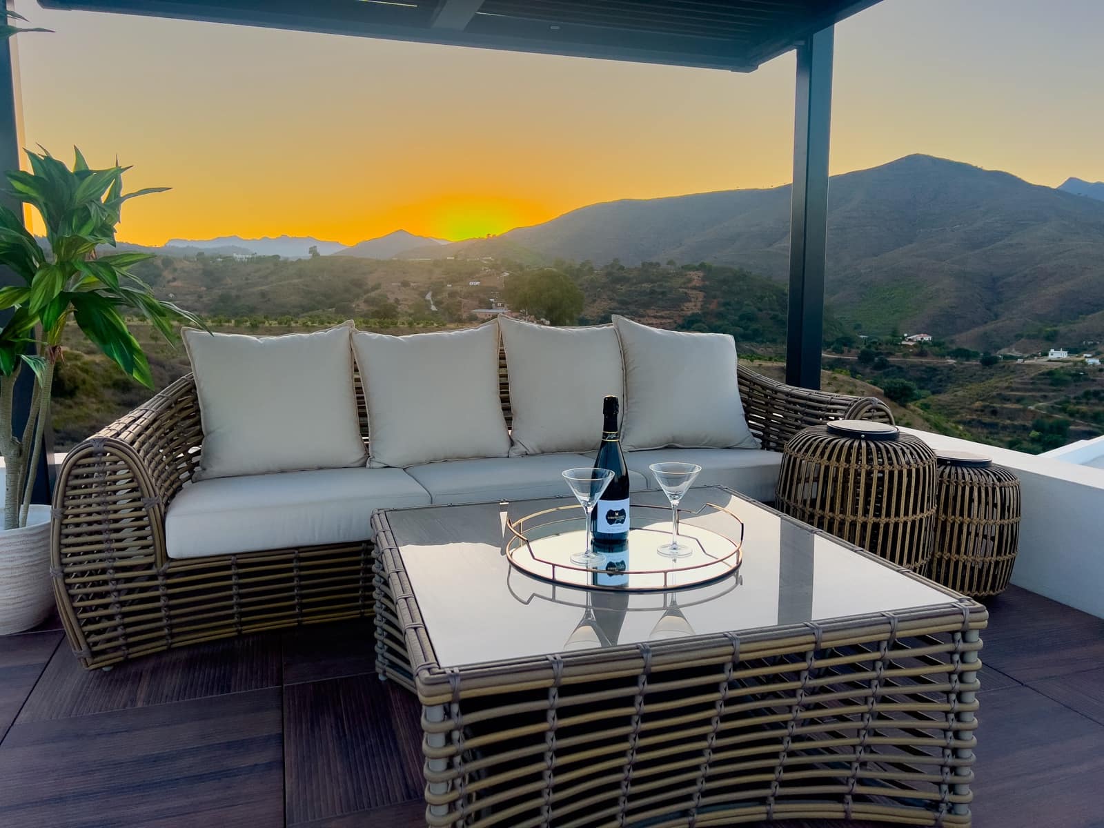3 soveværelse Villa til salg i Mijas Costa med swimmingpool garage - € 1.150.000 (Ref: 9339616)