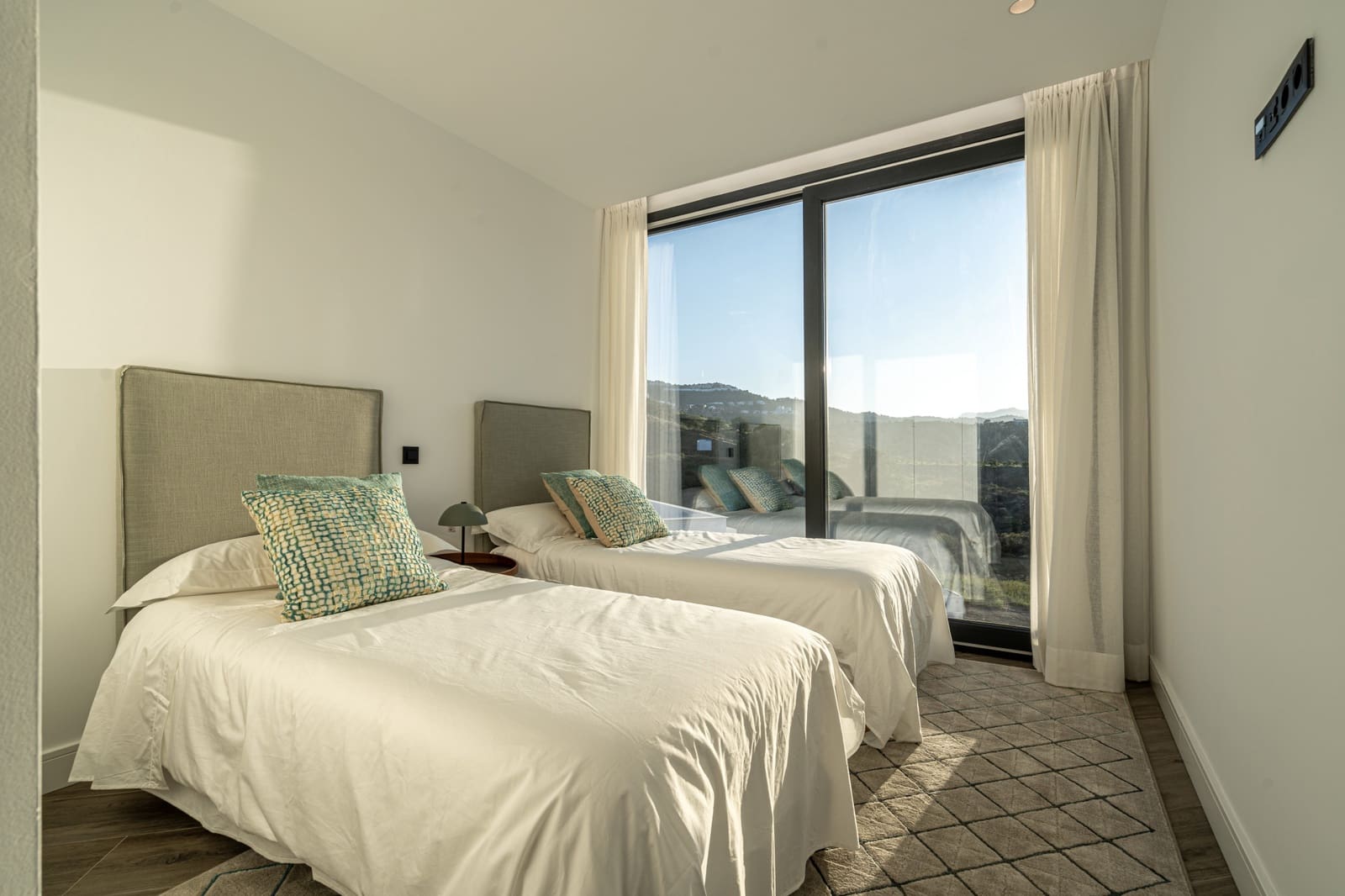3 soveværelse Villa til salg i Mijas Costa med swimmingpool garage - € 1.150.000 (Ref: 9339616)
