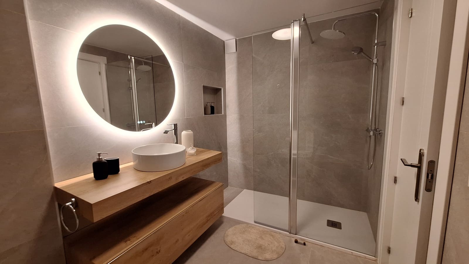 3 sypialnia Penthouse na sprzedaż w Estepona z garażem - 429 900 € (Ref: 9378427)