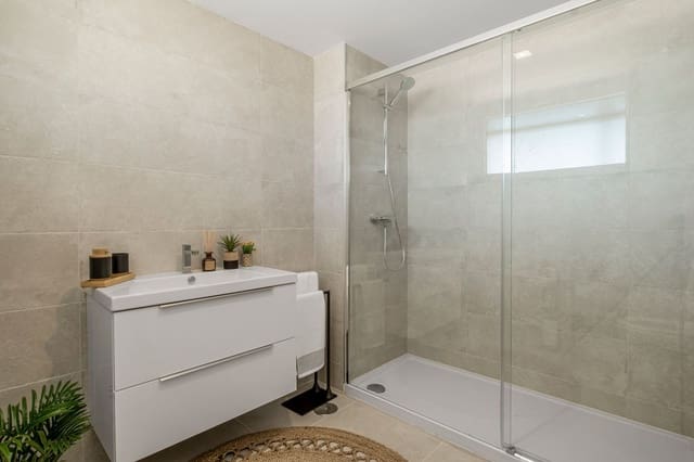 4 makuuhuone Huoneisto myytävänä paikassa Mijas Costa, Mijas mukana uima-altaan 
autotalli - 742 600 € (Ref: 9451455)