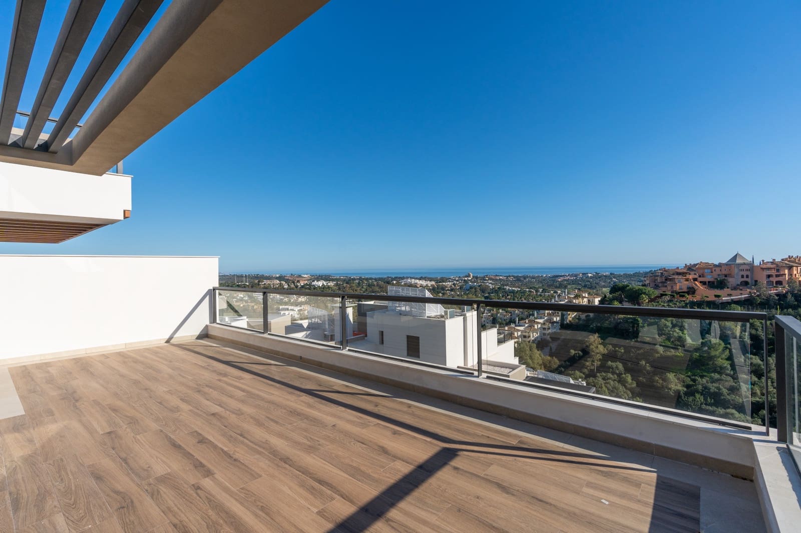 3 soverom Penthouse til salgs i Nueva Andalucia med svømmebasseng garasje - € 950 000 (Ref: 9535073)