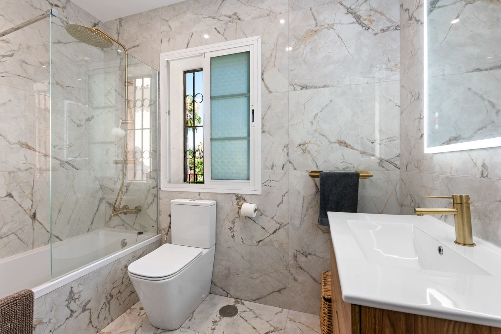 4 slaapkamer Villa te koop in Bel-Air met zwembad garage - € 795.000 (Ref: 9552416)