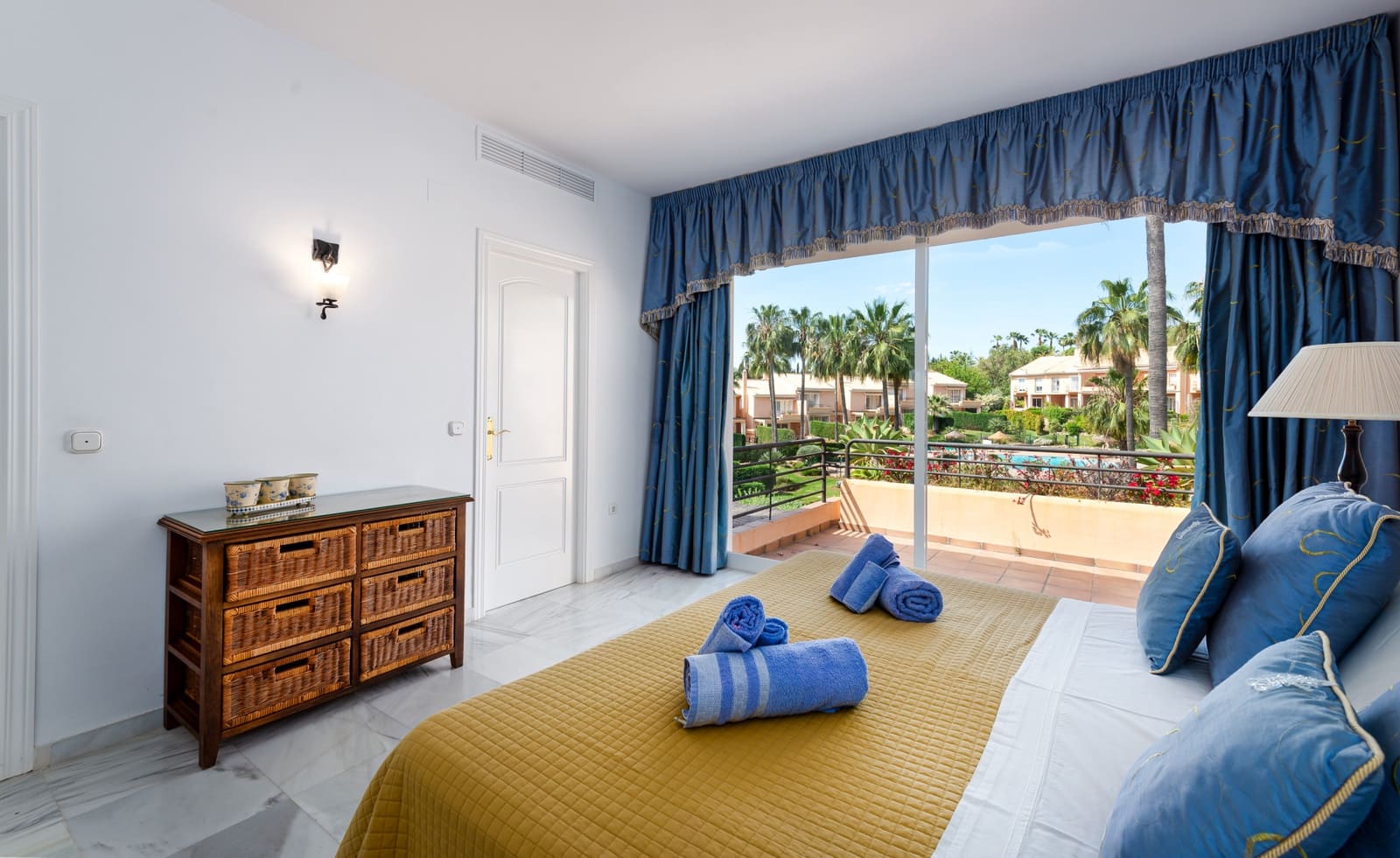 3 soveværelse Byhus til salg i Benahavis med swimmingpool garage - € 595.000 (Ref: 9588945)