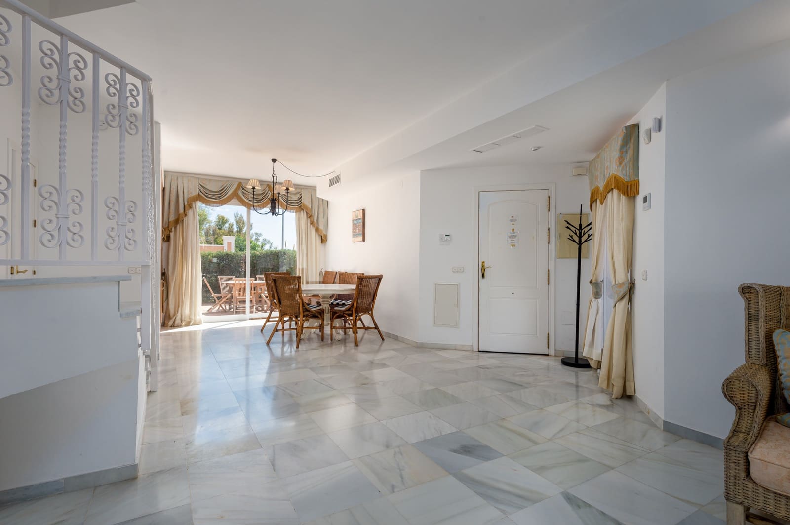 3 soveværelse Byhus til salg i Benahavis med swimmingpool garage - € 595.000 (Ref: 9588945)