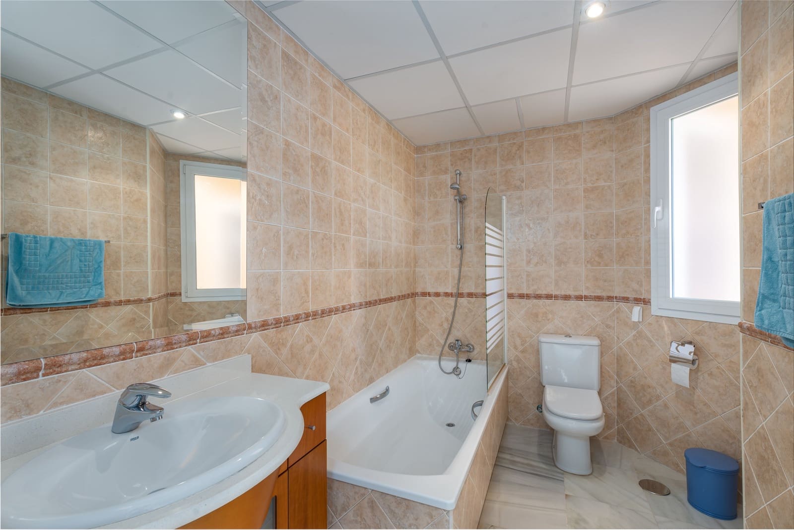 3 soveværelse Byhus til salg i Benahavis med swimmingpool garage - € 595.000 (Ref: 9588945)