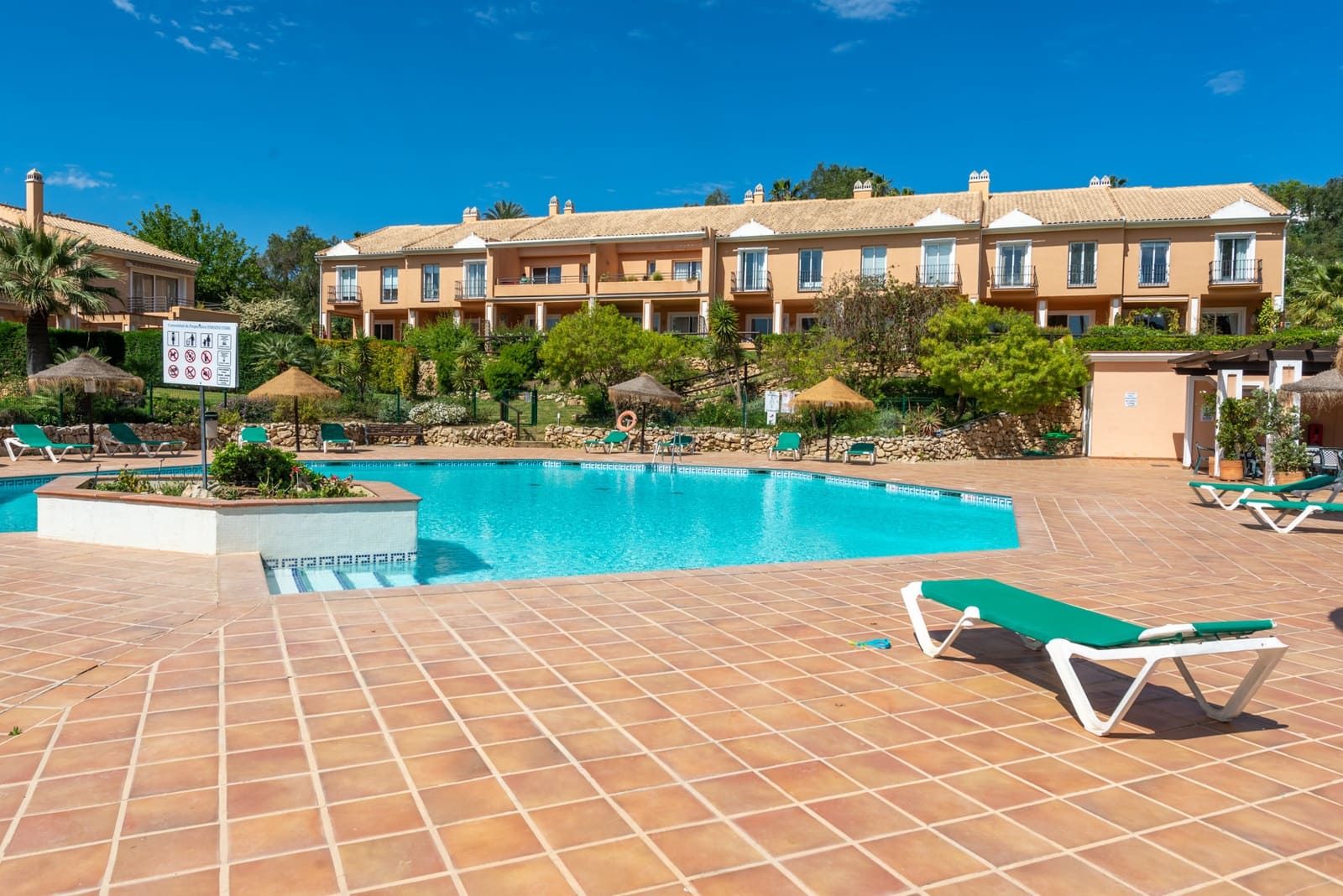 3 soveværelse Byhus til salg i Benahavis med swimmingpool garage - € 595.000 (Ref: 9588945)